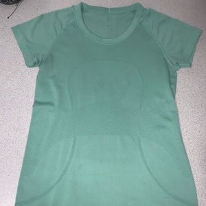 Lululemon t shirt